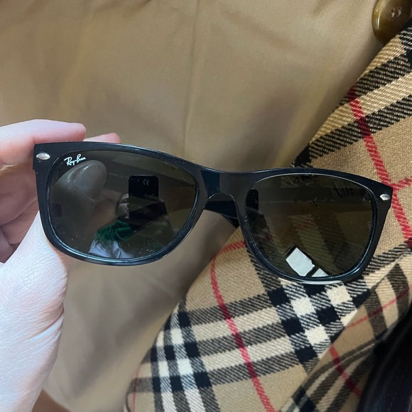 Iconic Ray Ban New Wayfarer RB2132 901/58 58-18 Sunglassess - Picture 1 of 4